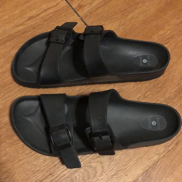 Black Sandals with 2 straps that buckle - Picture 2 of 4